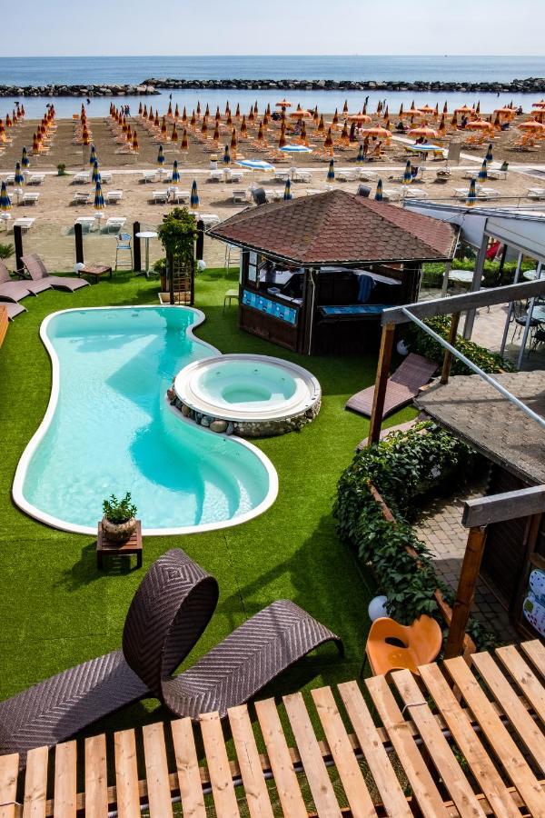 Hotel Estate ริมินี ภายนอก รูปภาพ